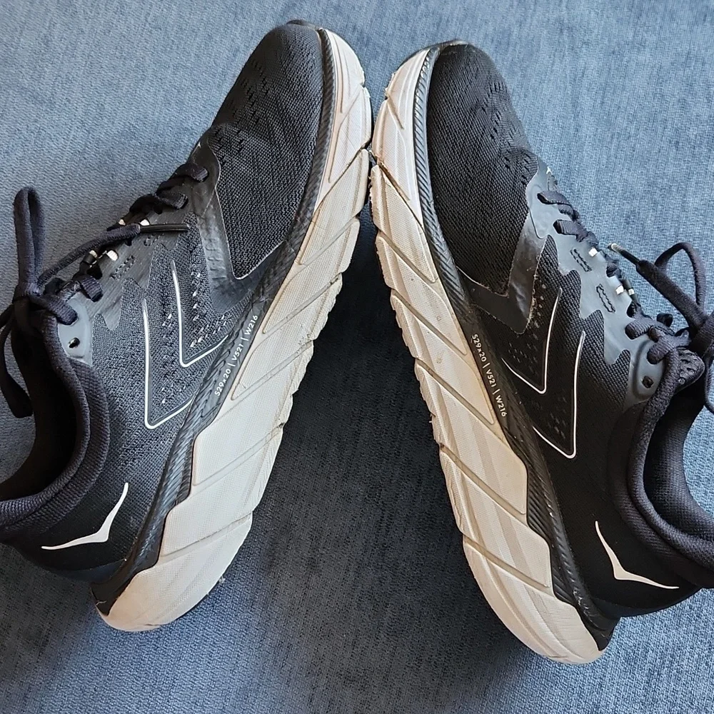 Hoka One One ARAHI 5 Black Running Shoes Sz 7.5